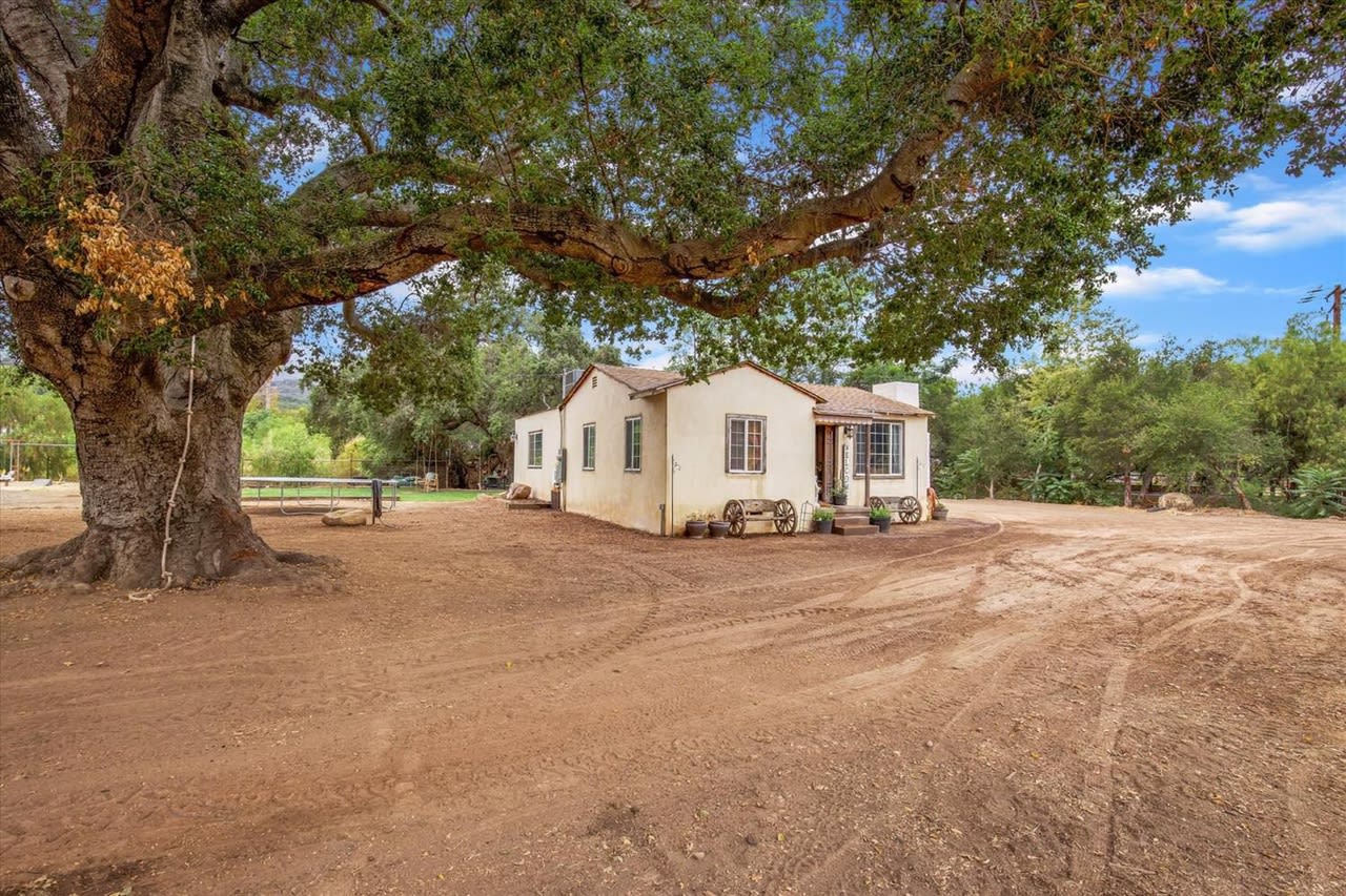 10572 Santa Paula-Ojai Rd