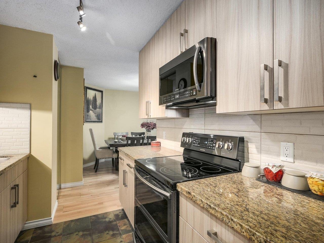 301-6455 Willingdon Avenue, Burnaby
