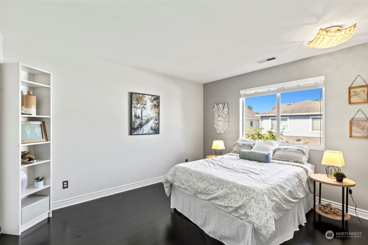2728 84th Dr NE