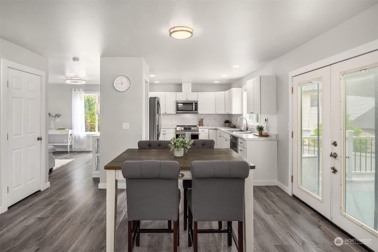 9530 17th Pl NE