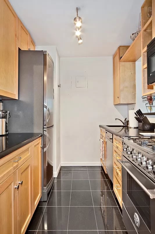 301 East 79th St, #21E