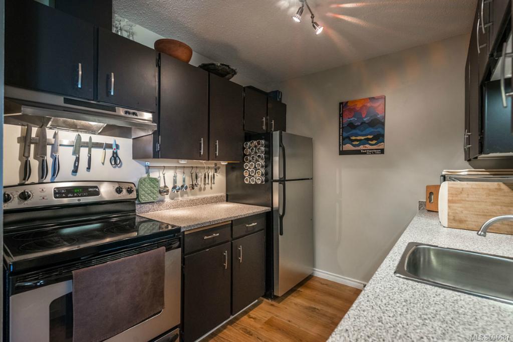 514-1745 Leighton Rd, Victoria