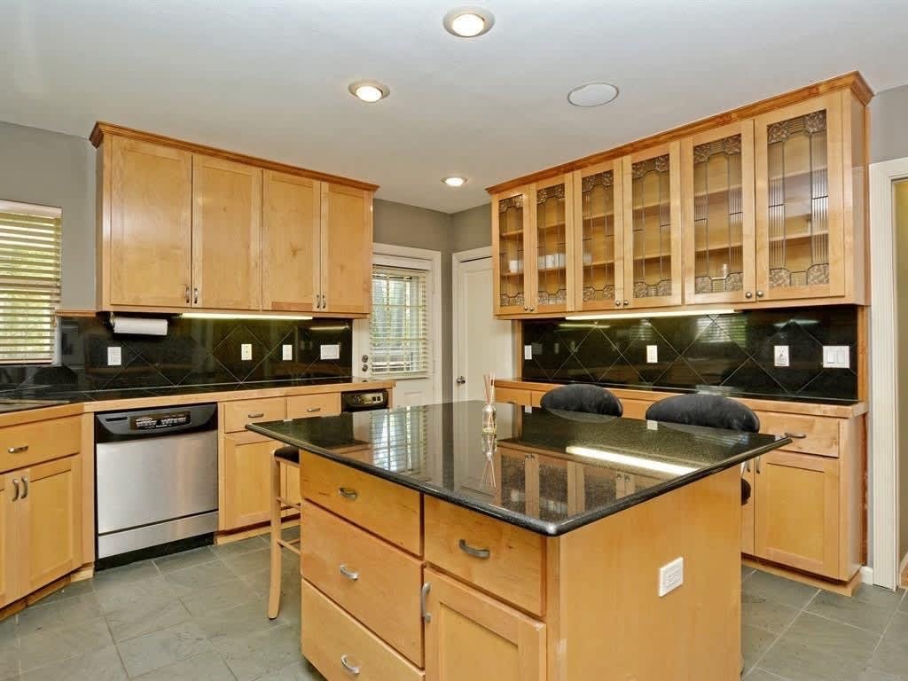 3311 Beverly Rd