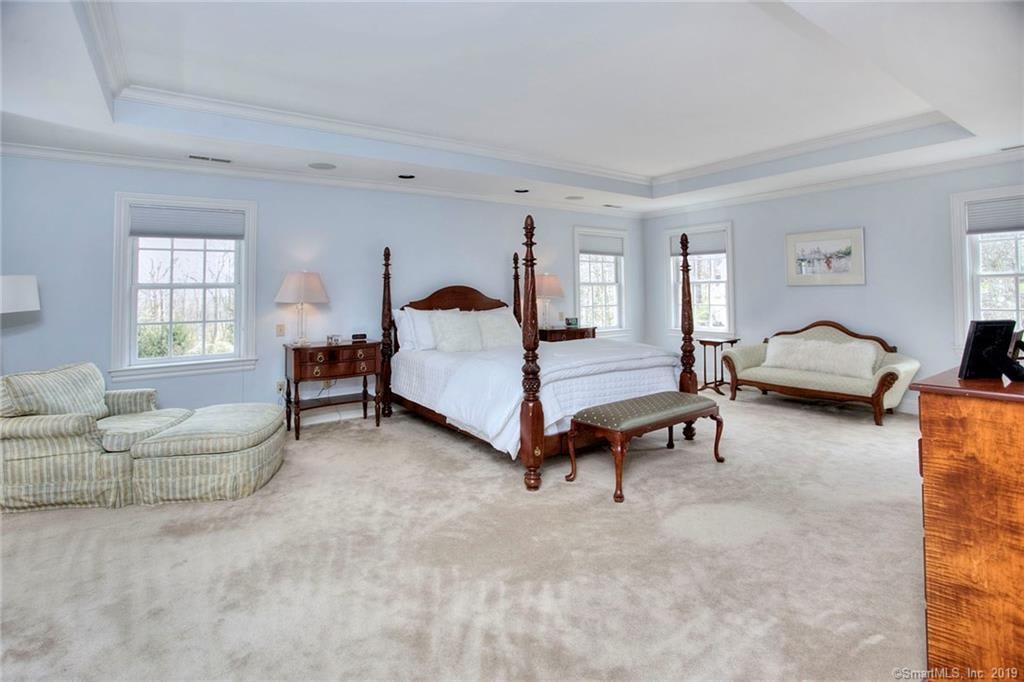 1 Windrush Ln