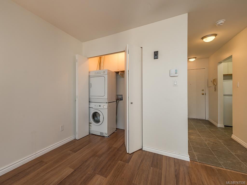 308-3277 Quadra St