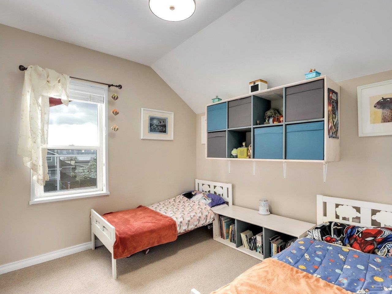 225 W 5th St