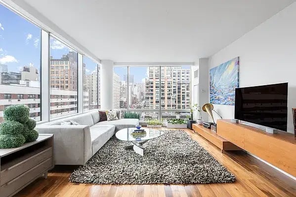 166 West 18th Street Unit: 6C