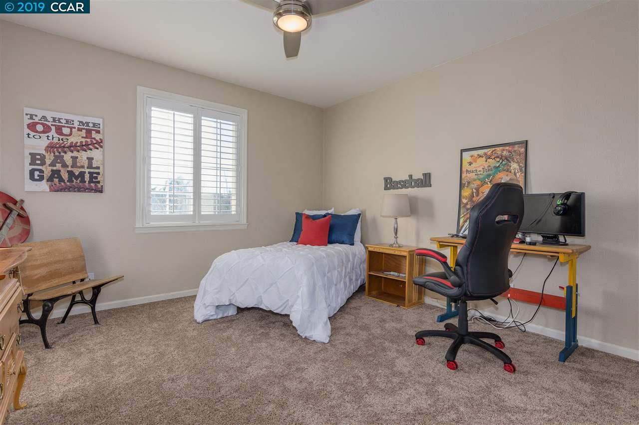 1449 Pinegrove Way