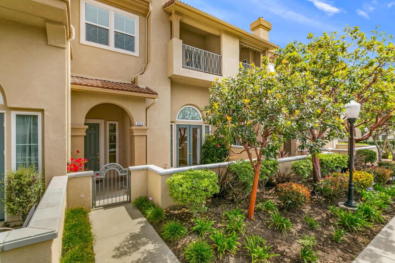 1323 Bayside Cir