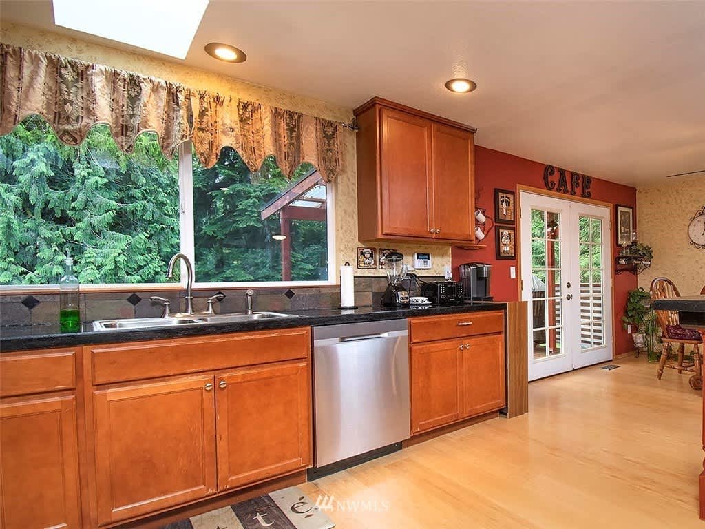 21030 Echo Lake Rd