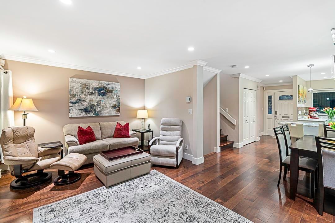 203 W 18th St