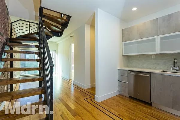 735 Greene Avenue Unit: 3R