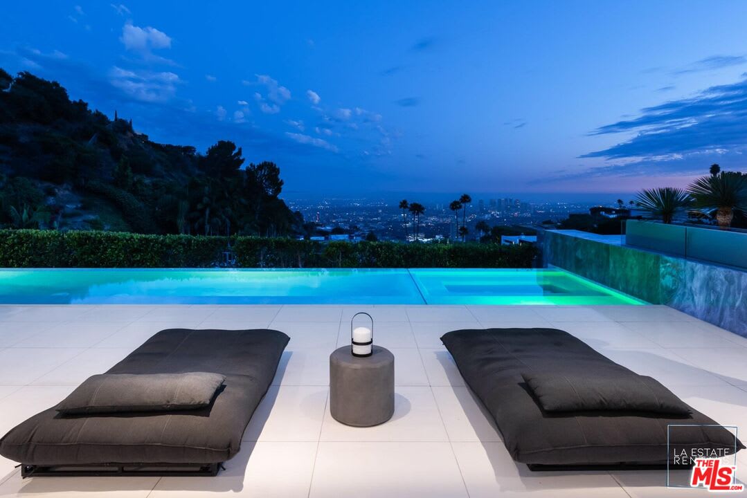 Velvet House