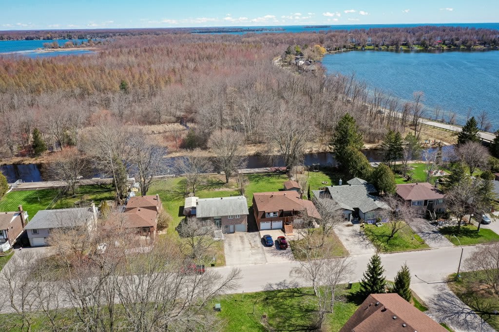 15 Lankin Blvd