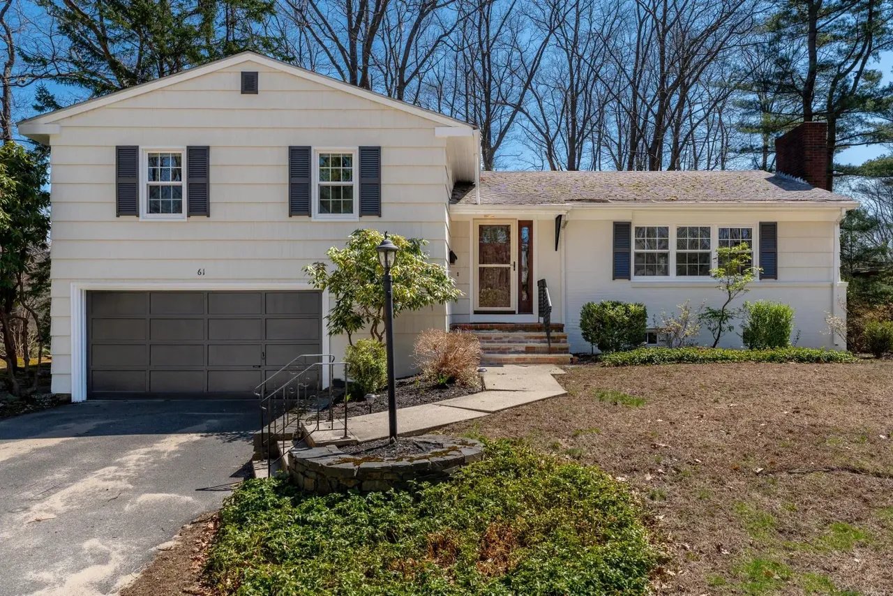 New Listing! 61 Stonybrook Road, Cape Elizabeth, ME 04107 – $800,000