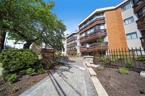 405-1560 Hillside Ave