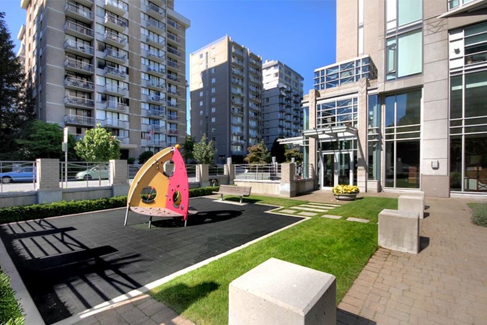 1955 Alberni St