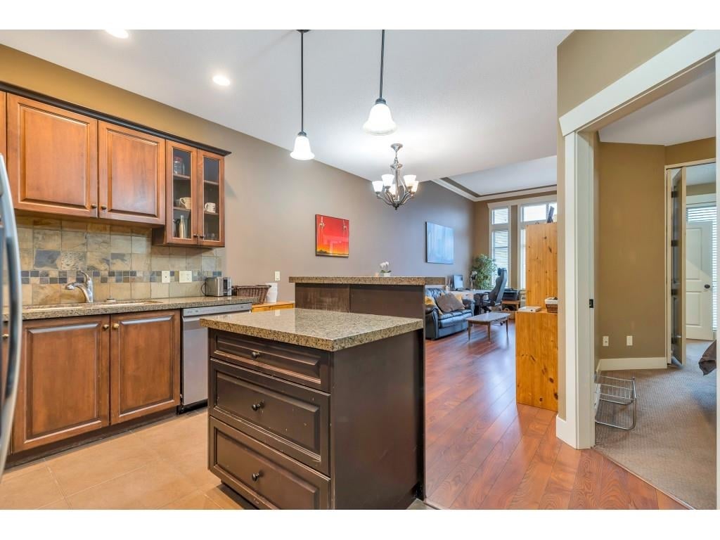 409-45893 Chesterfield Ave