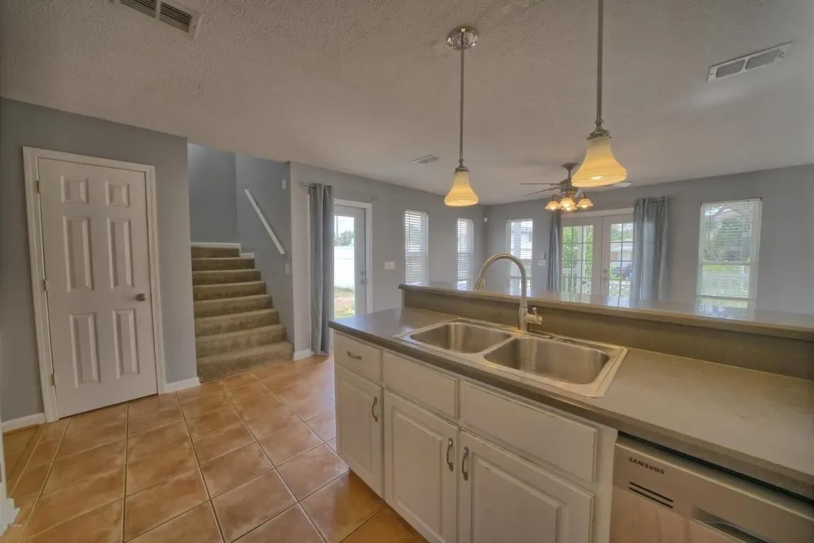 3917 OCEAN VIEW Drive