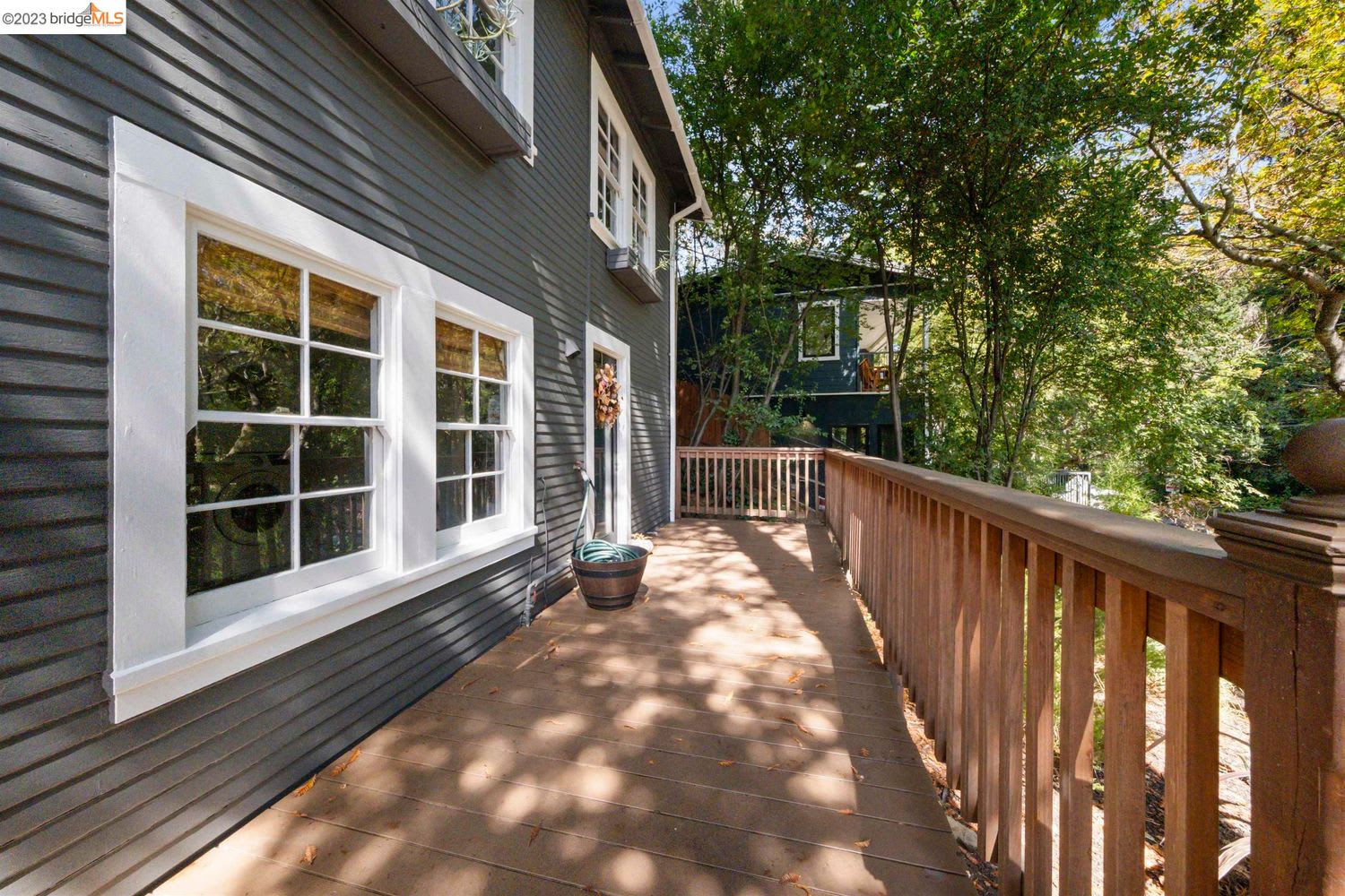 5915 Thornhill Dr