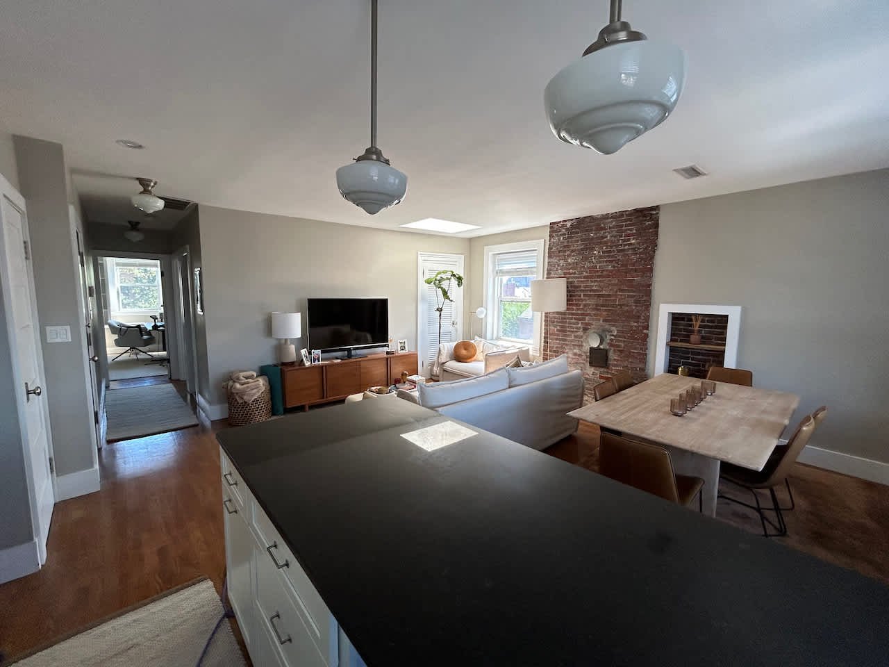 Union Park - 1.5 Bed 1 Bath with Laundry and GARAGE PARKING! September 1 