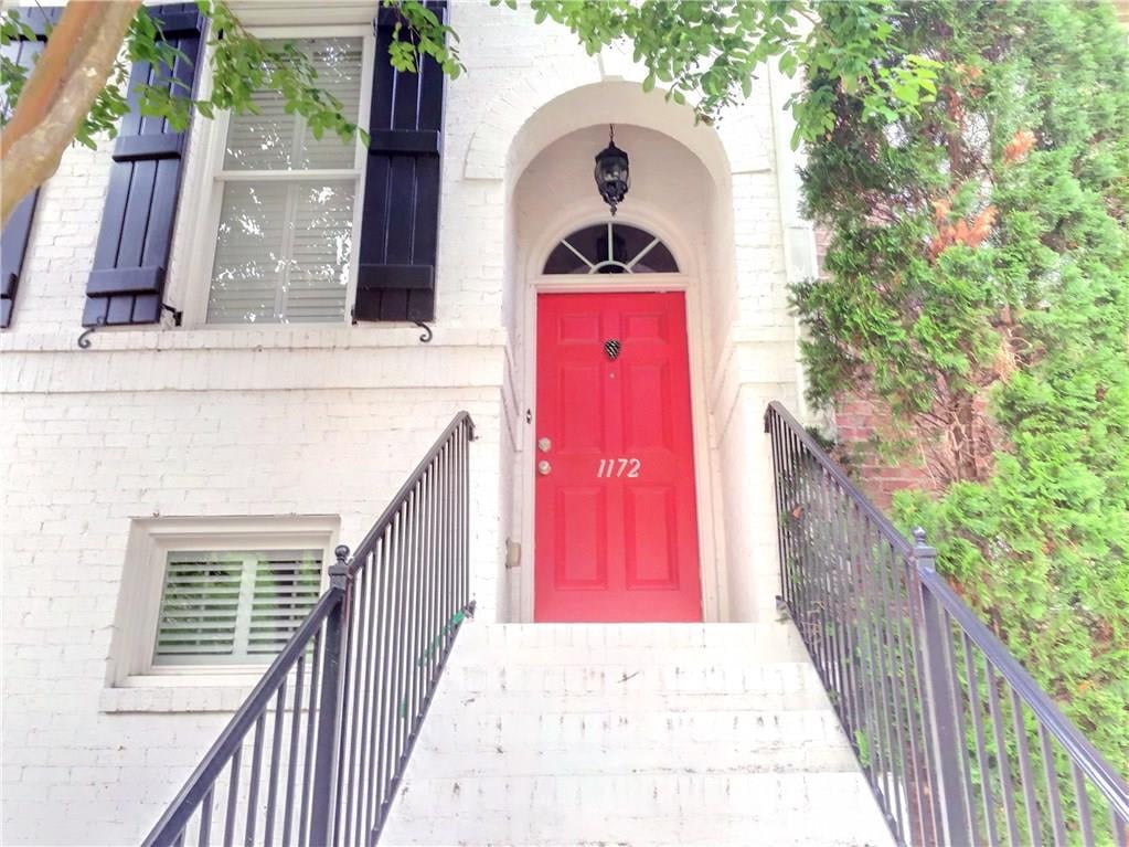 1172 Laurel Pl