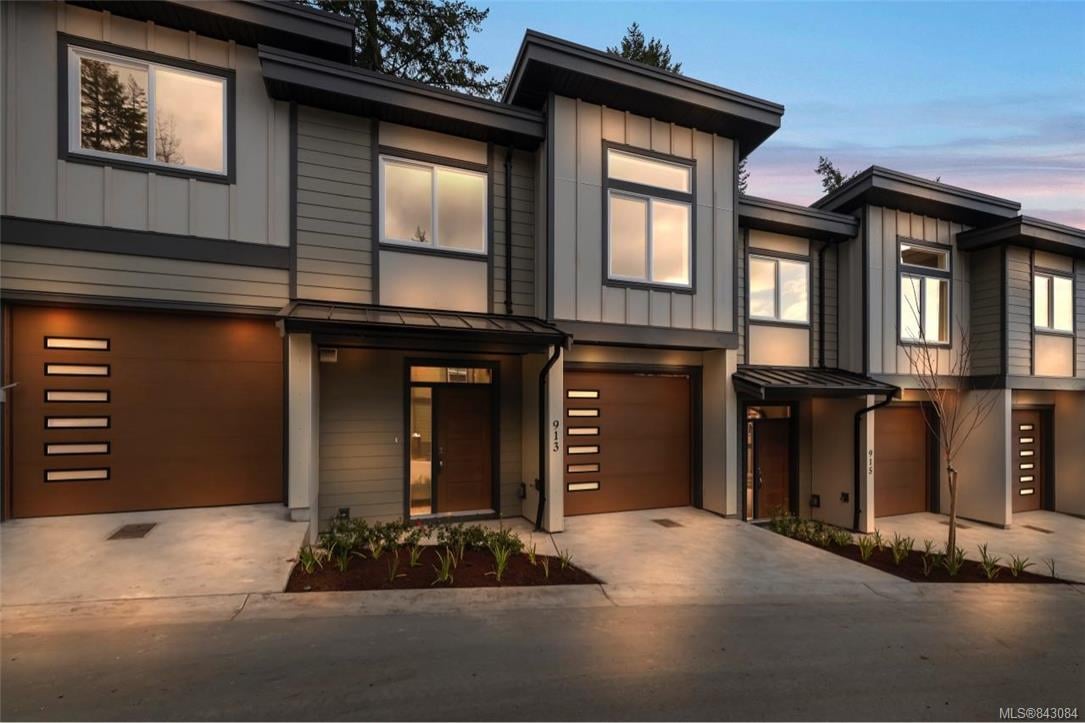 925 Echo Valley Pl, Langford