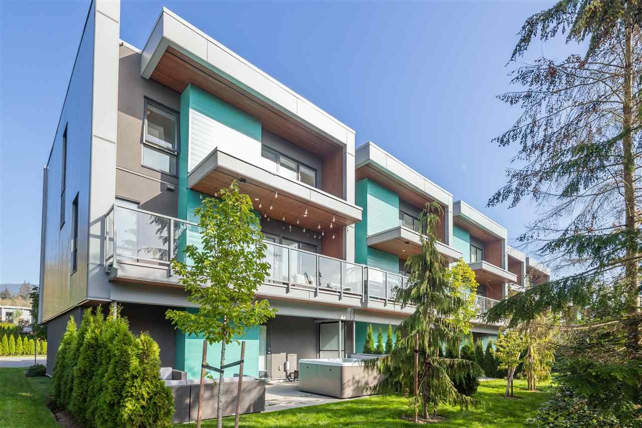 3595 Salal Dr