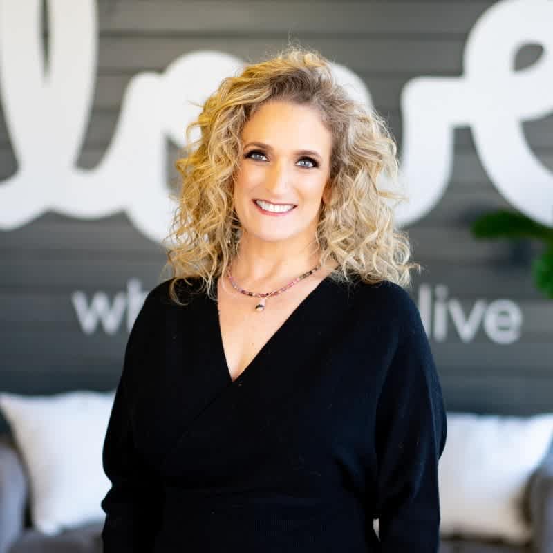 Abby Kushner MI Real Estate Agent Headshot