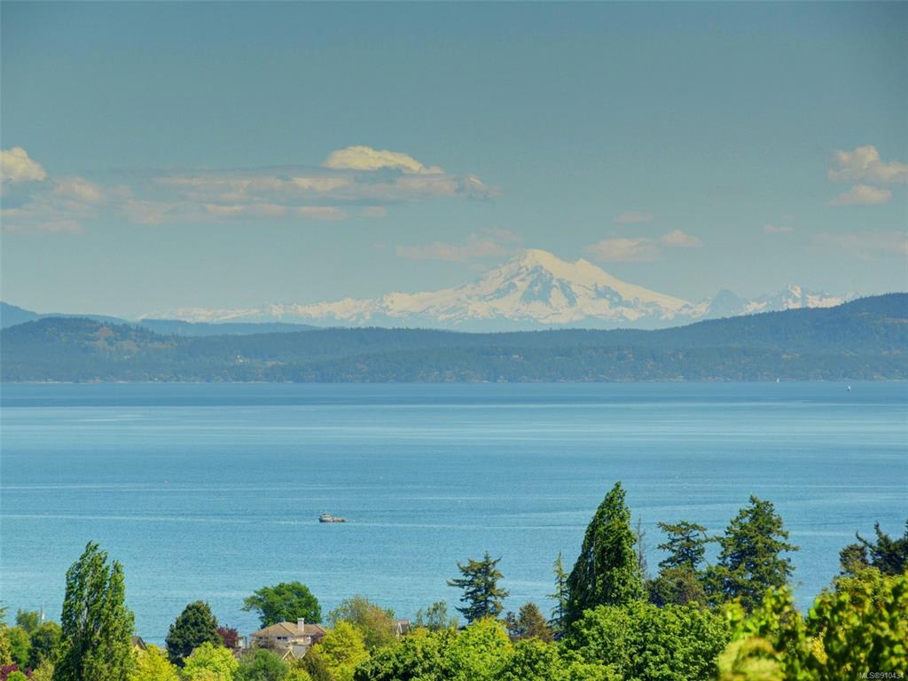 302-748 Sayward Hill Terrace
