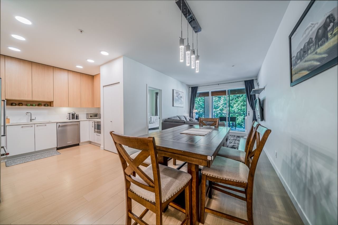 301-5460 Broadway Wy
