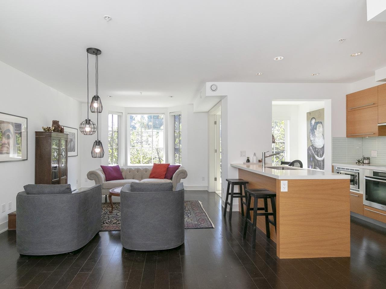 202-4463 W 10th Ave