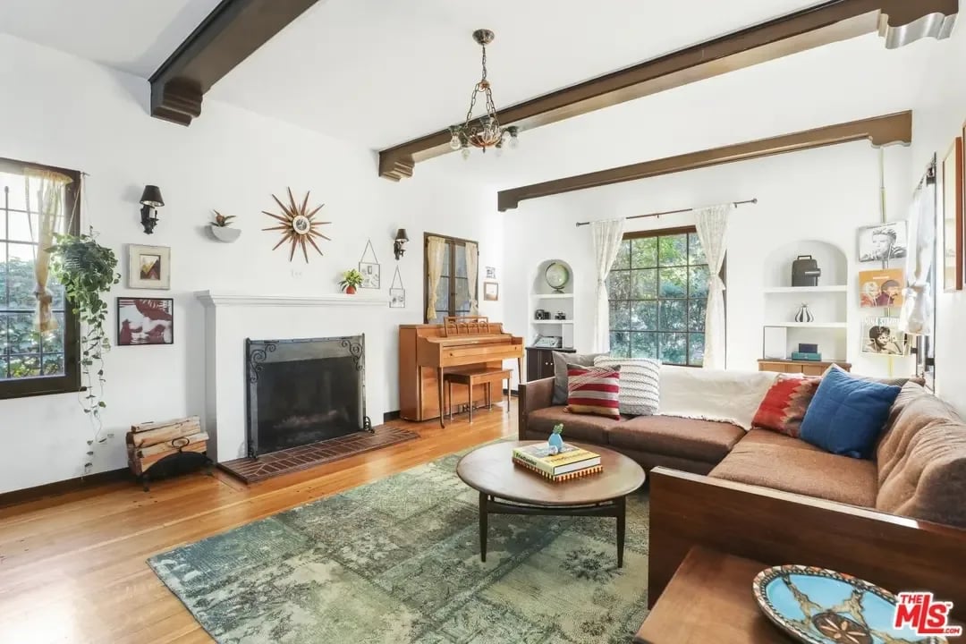 CHARMING LOS FELIZ SPANISH