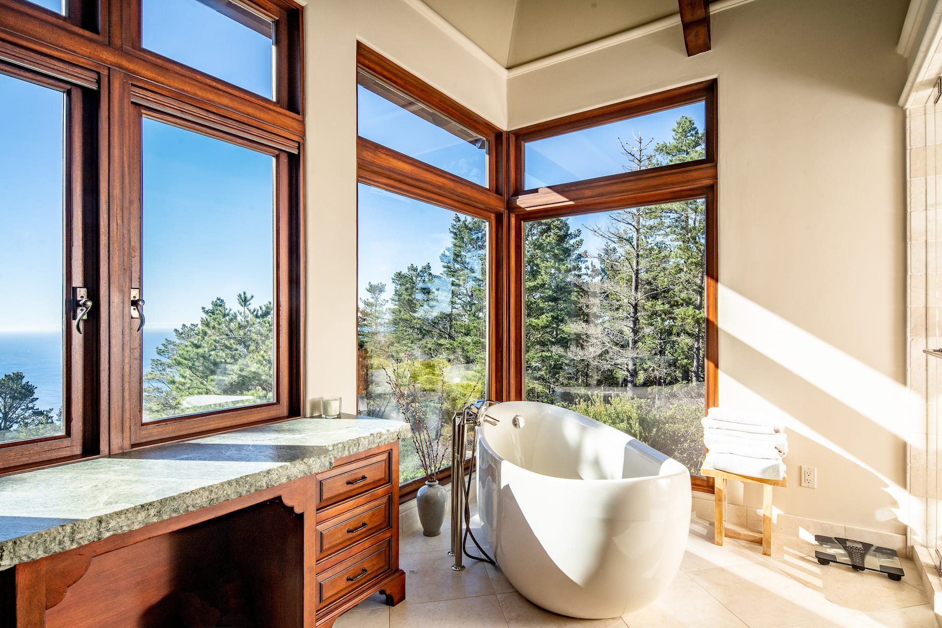 Stunning Peninsula Views - 309 Mt Devon Road