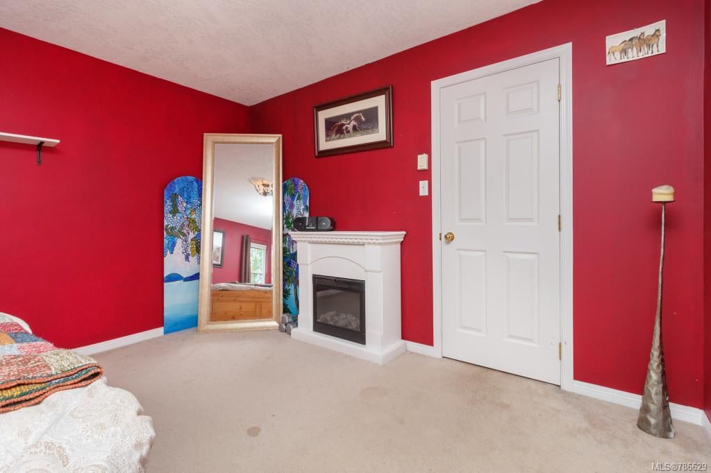 2296 Selwyn Rd, Langford