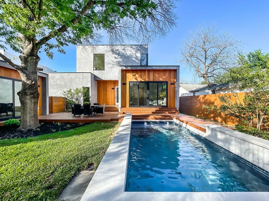 1303 Justin Ln