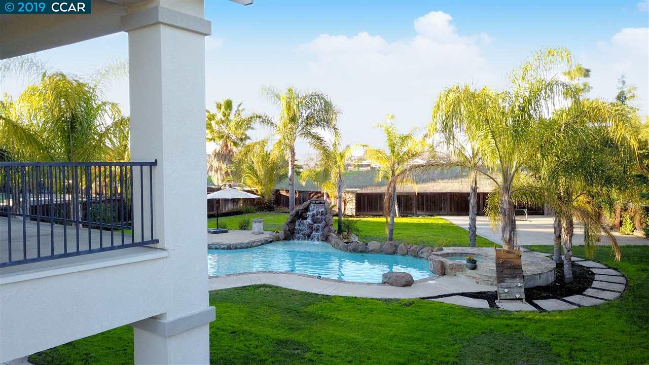 1449 Pinegrove Way
