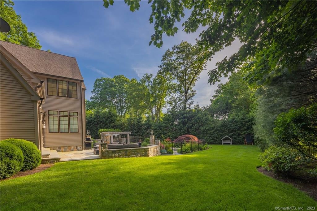 11 Charcoal Hill Rd