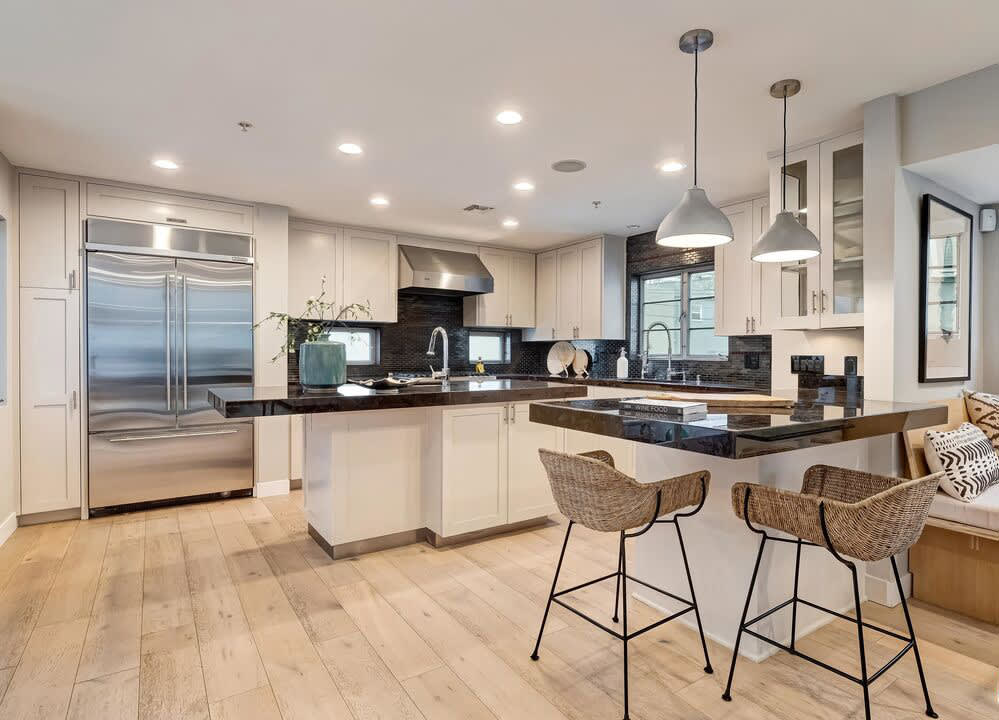 25 Paloma Ave, Venice