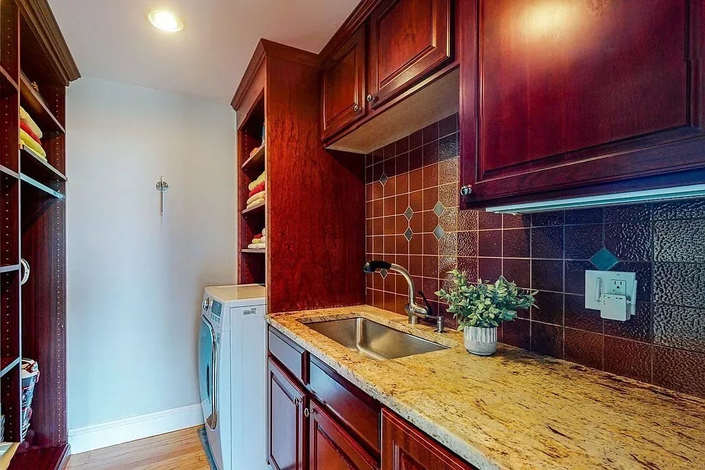 65 E India Row #37GH