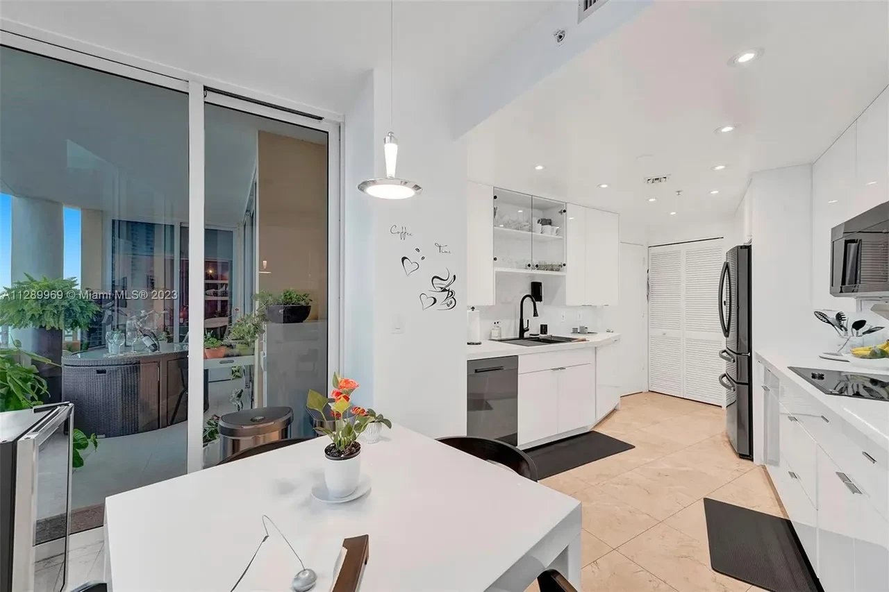 848 Brickell Key Dr Unit 1602