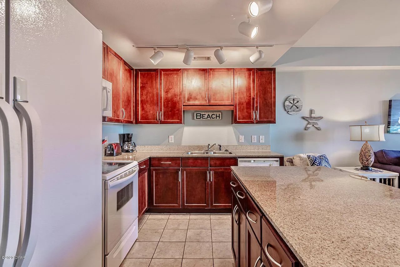 9902 S Thomas Drive Unit 635