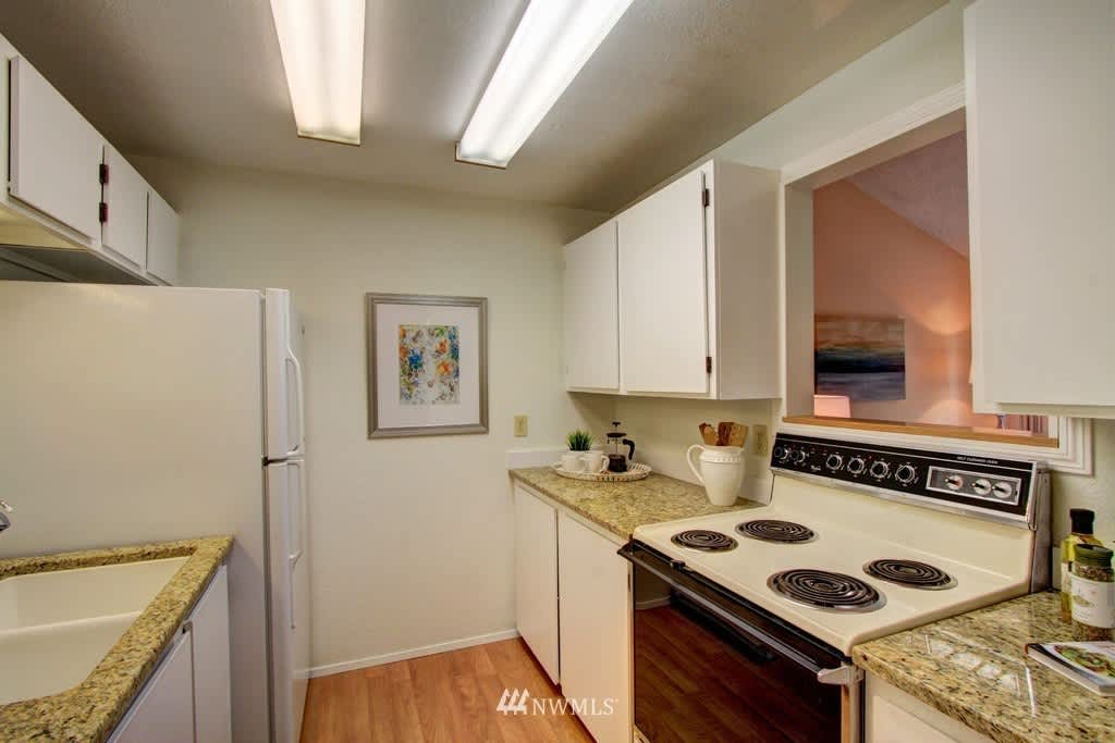 19857 25th Ave NE #303