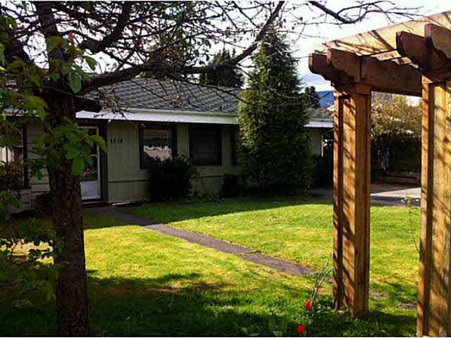 1319 Oakwood Cres