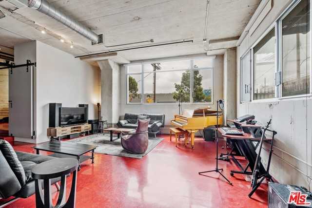 825 E 4th Street Unit 111