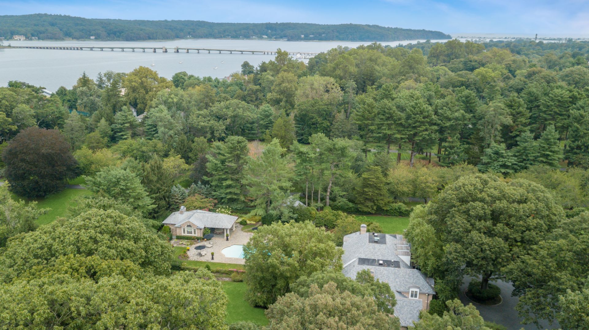 84 West River Road