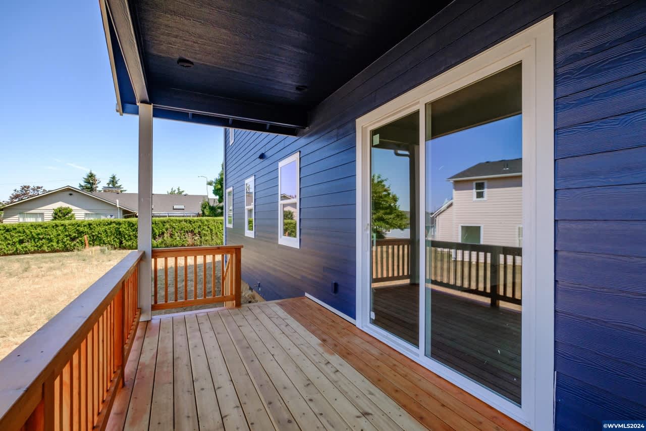 109 NW Faelan Ln