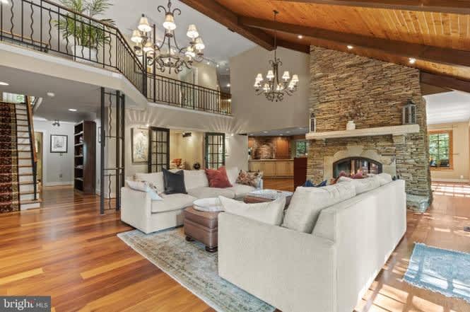 2809 Clove Ln