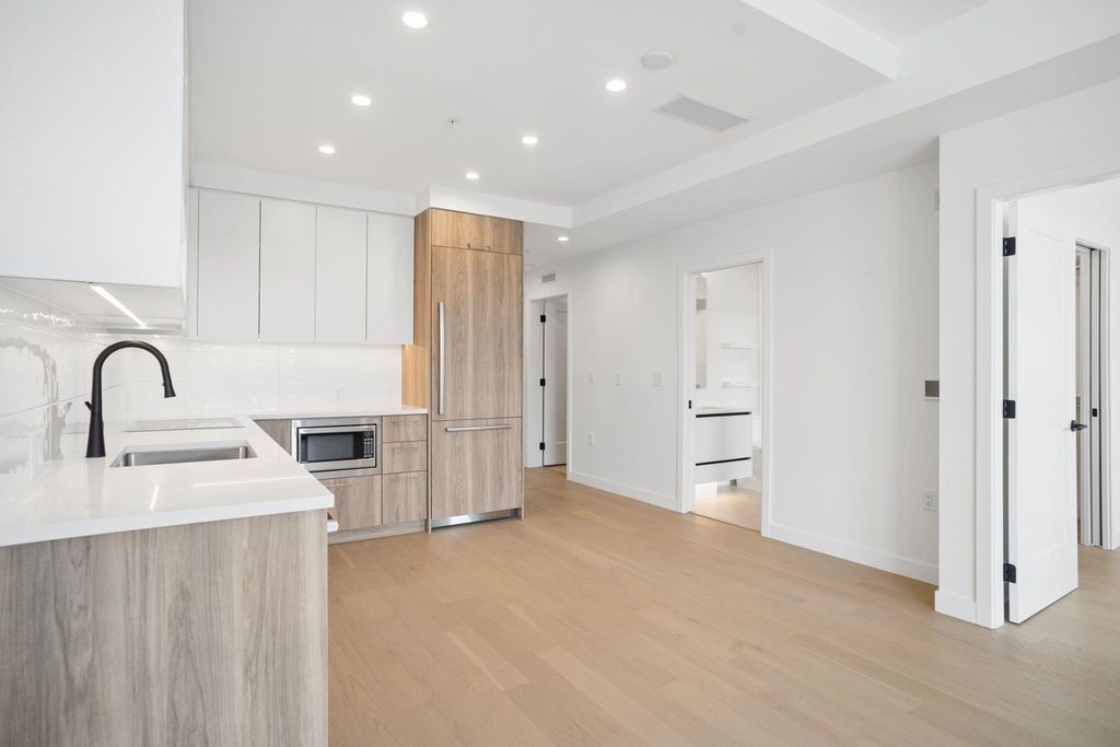 8398 Oak Street 208, Vancouver