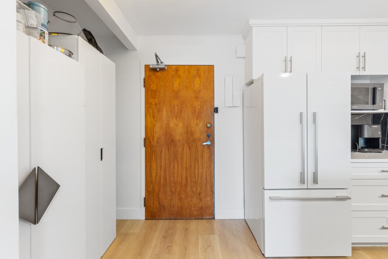 302-2458 York Ave